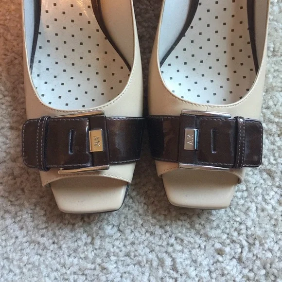 Women’s Anne Klein 9.5 wedge shoes - Picture 2 of 7